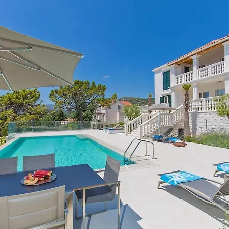 Touran Villa