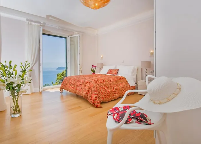Touran Villa *