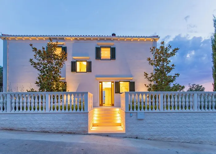 Touran Villa Orasac