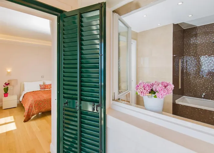 Touran Villa *